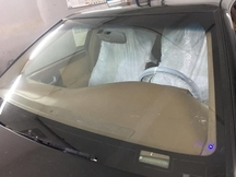 Фото  Cadillac Seville с повреждениями на лобовом стекле